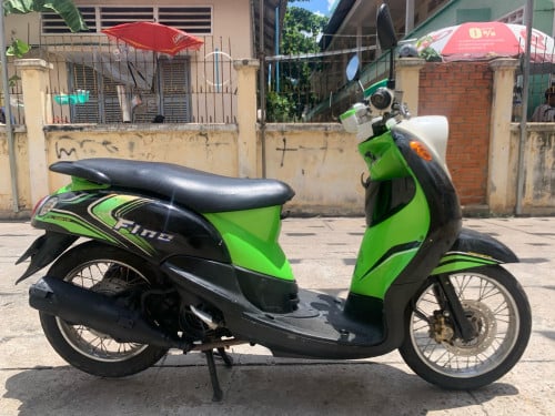 ម៉ូតូលក់​