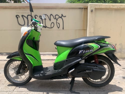 ម៉ូតូលក់​