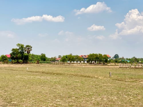 ដីជាយក្រុង ទីតាំងល្អសំរាប់គម្រោងផ្ទះលំហែរ ឬទិញលក់ចំណេញ