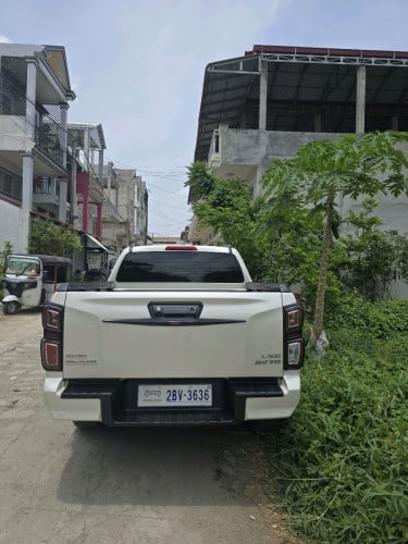 ឡានលក់ ឡានក្រុមហ៊ុន Vcross 3.0