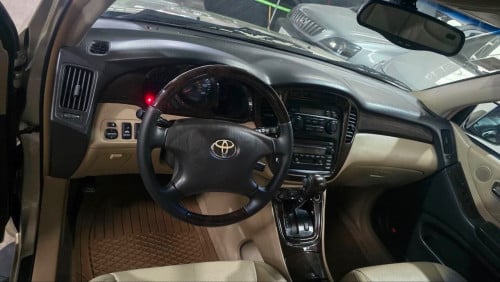 ឡានលក់បន្ទាន់Highlander 03 V6 P2  ធានាឡានម៉ូល សុីនមួយចប់ ម្ចាស់ផ្ទាល់ទេីបកាត់បាន