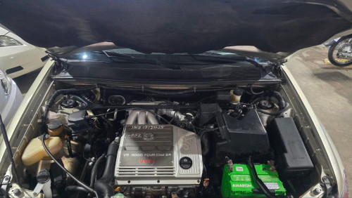 ឡានលក់បន្ទាន់Highlander 03 V6 P2  ធានាឡានម៉ូល សុីនមួយចប់ ម្ចាស់ផ្ទាល់ទេីបកាត់បាន