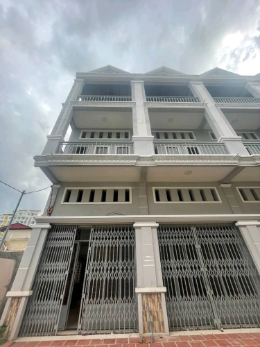 ផ្ទះជួល នៅលូប្រាំ ស្ទឹងមានជ័យ ជិតស្ថានីយ៍ទូរទស្សន៍បាយ័នជិតផ្សារ សាលារៀន និងតំបន់ពាណិជ្ជកម្ម