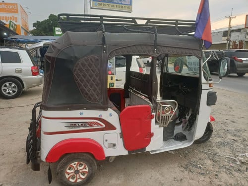 កង់បីលក់ 022 ស្អាតទឹកថ្នាំស៊ីនមួយជុំ។ តម្លៃ 2150 ចរចាបាន