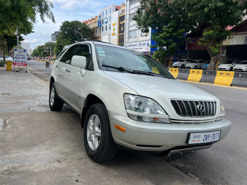 ឡានលក់បងប្អូន ថ្មីណាស់ ឆ្នាំ2001 ប៉ុង1 ម្ចាស់ផ្ទាល់