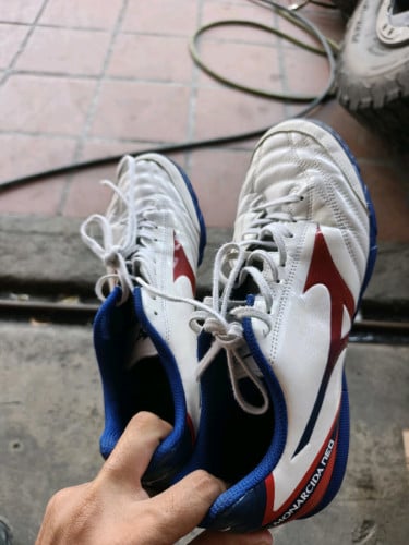 ស្បែកជើងទាត់ 40.5 26Cm