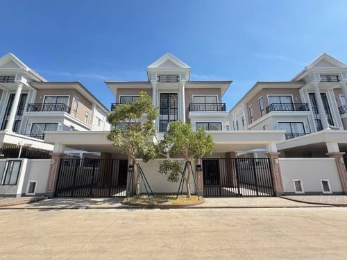 វីឡាភ្លោះ(A)សម្រាប់លក់🏡• ទីតាំង បុរី ប៉េង ហួត បឹងស្នោ(Rose Ville)