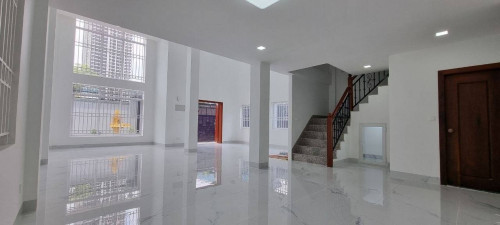 អាគារសម្រាប់ជួល/ Building for Rent (New) ផ្លុវ135 កែងផ្លូវ476 ទីតាំង៖នៅទួលទំពូងទី១ ខណ្ឌចំការមន