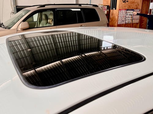 ឡានលក់ Camry 010 XLE full option ពេញ ក្នុងលឿង មានកំដៅកៅអី ពណ៌ស
