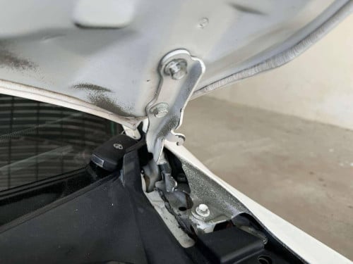ឡានលក់ Camry 010 XLE full option ពេញ ក្នុងលឿង មានកំដៅកៅអី ពណ៌ស