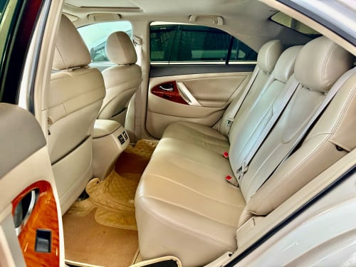 ឡានលក់ Camry 010 XLE full option ពេញ ក្នុងលឿង មានកំដៅកៅអី ពណ៌ស