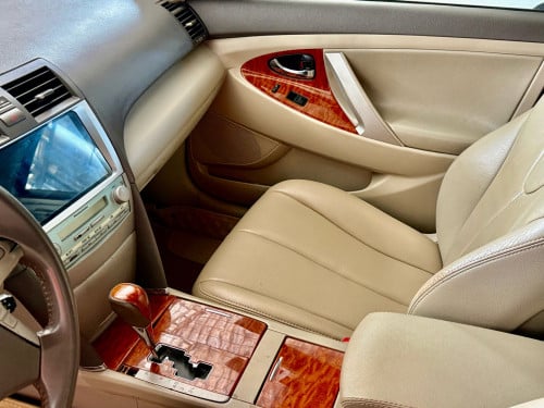 ឡានលក់ Camry 07 XLE full option ពេញ ក្នុងលឿង មានកំដៅកៅអី ពណ៌ស