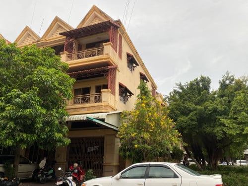 ផ្ទះលក់ឬជួលបន្ទាន់ខ្លាំង នៅលើឈូកមាស​ផ្លូវF
