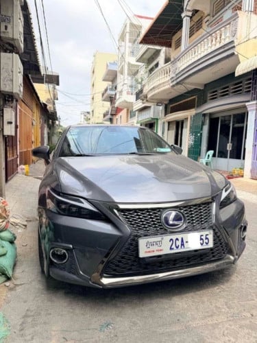 ទេីបកាត់បានស្អាតណាស់​ Lexus CT200h F-Sport  ពណ៌​ប្រផេះ​