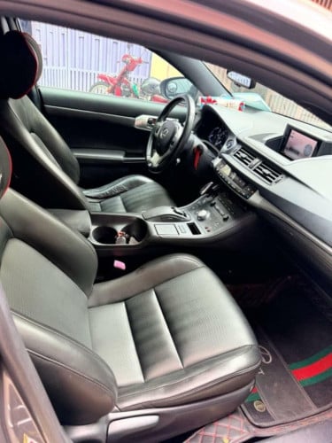 ទេីបកាត់បានស្អាតណាស់​ Lexus CT200h F-Sport  ពណ៌​ប្រផេះ​