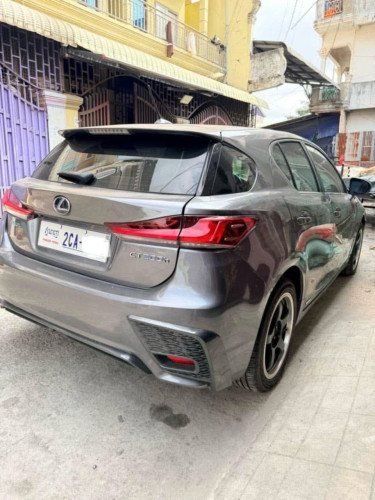 ទេីបកាត់បានស្អាតណាស់​ Lexus CT200h F-Sport  ពណ៌​ប្រផេះ​