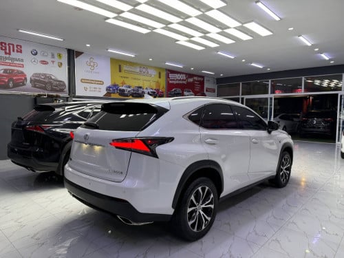 តម្លៃពិសេស LEXUS NX200T Year: 2015 Option : LUXURY UP F-SPORT
