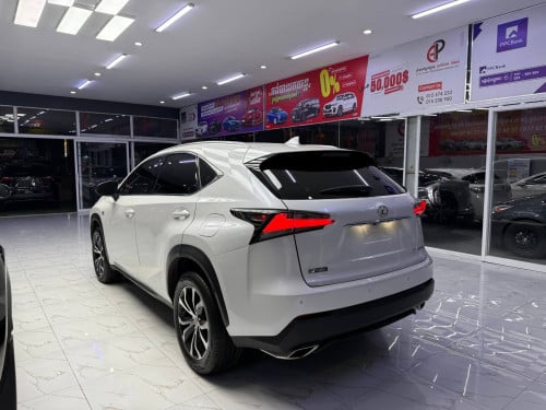 តម្លៃពិសេស LEXUS NX200T Year: 2015 Option : LUXURY UP F-SPORT