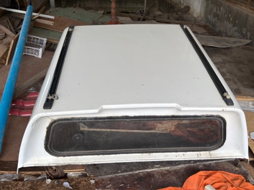 ឃ្លុបក្រោយឡាន Nissan navara / Frontier