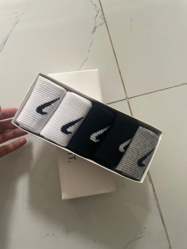 ស្រោមជើង / Socks