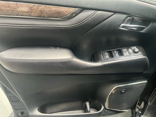 🩵Toyota Alphard 2018 ឡានស្លាកលេខ