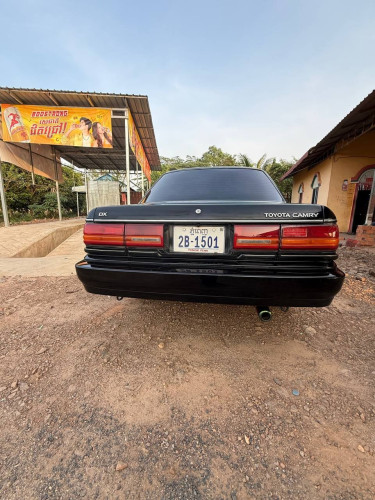 ខ្ញុំចង់លក់ឡាន Toyota Camry DX $2600