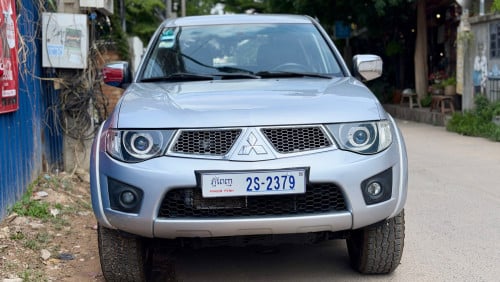 លក់ Triton 2011ឆ្វេងសុីនក្រុមហ៊ុន