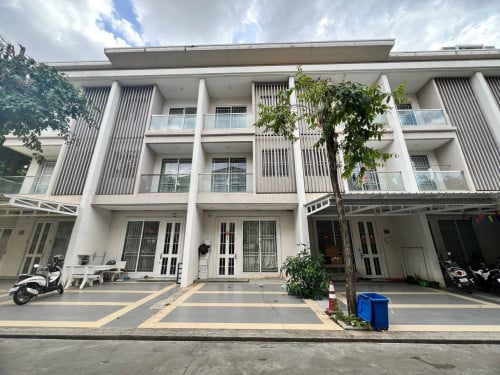 🏡 វីឡាកូនកាត់សំរាប់ជួលនៅបុរី ជីបម៉ុង សែនសុខ  / Link Villa rent in Borey Chip Mong Sen Sok,