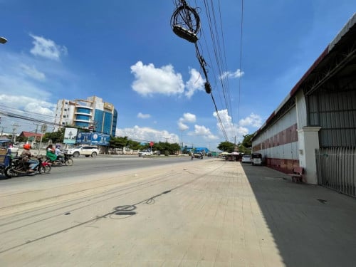 ដីឃ្លាំង លក់បន្ទាន់/Warehouse for Sale  ទីតាំង: ផ្លូវ២១៧ សង្កាត់ដង្កោ ខណ្ឌដង្កោ ១