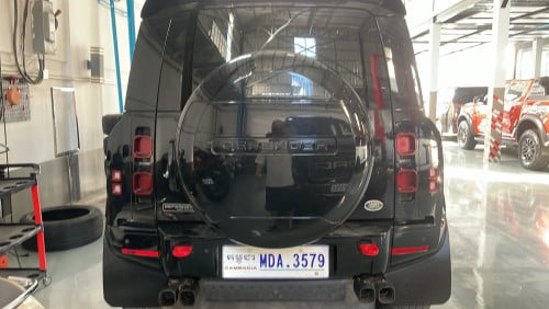 2021年路虎卫士P400，绿色，贴膜黑色、米黄内.52730KM