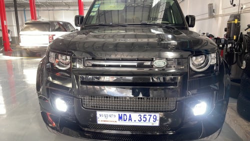 2021年路虎卫士P400，绿色，贴膜黑色、米黄内.52730KM