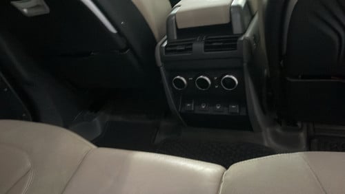 2021年路虎卫士P400，绿色，贴膜黑色、米黄内.52730KM