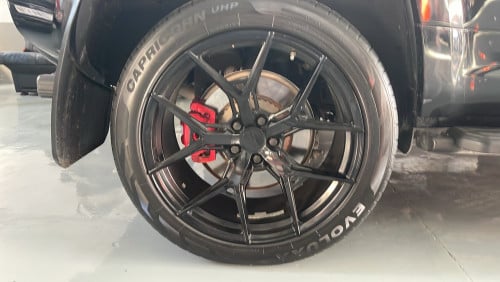 2021年路虎卫士P400，绿色，贴膜黑色、米黄内.52730KM
