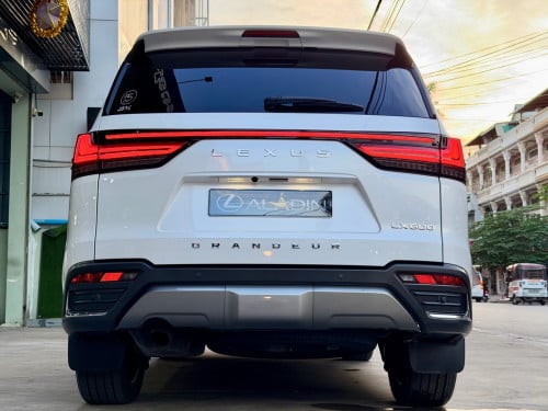 2023 Lx 600 Grandeur