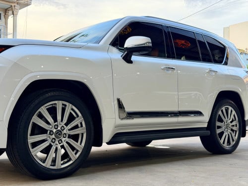 2023 Lx 600 Grandeur