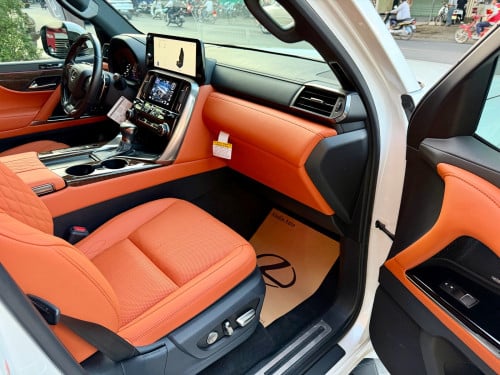 2023 Lx 600 Grandeur