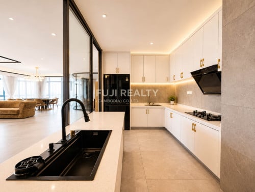 49th-Floors Morgan En Maison Condo | Penthouse 4-Bed 1-Office
