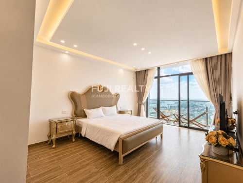 49th-Floors Morgan En Maison Condo | Penthouse 4-Bed 1-Office