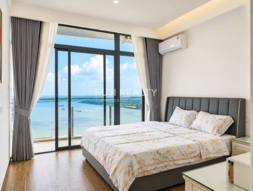 49th-Floors Morgan En Maison Condo | Penthouse 4-Bed 1-Office
