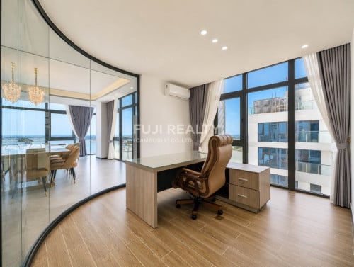 49th-Floors Morgan En Maison Condo | Penthouse 4-Bed 1-Office