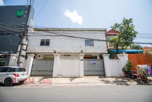 750 Sqm Commercial Space For Rent in Toul Kork
