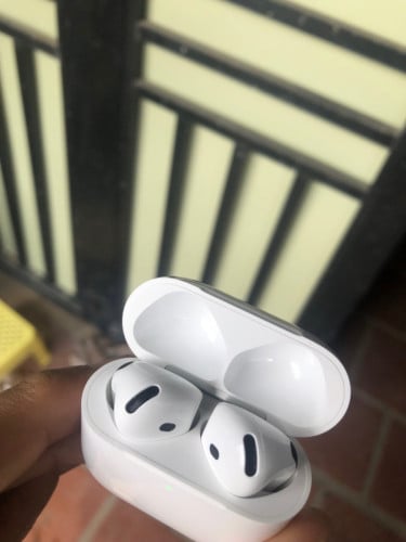 AirPod 4