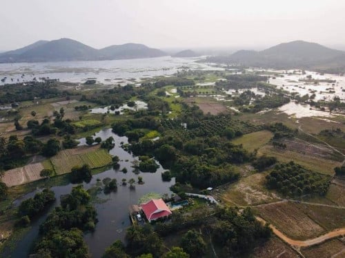 Amazing hideaway house and garden for sale in Kampot province!