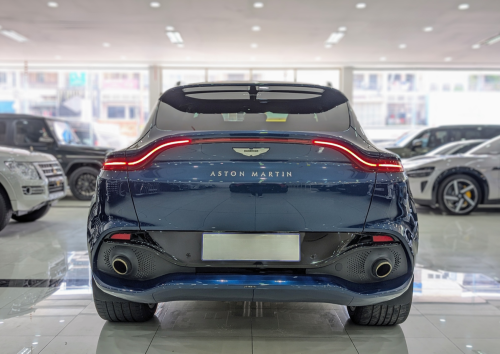 Aston DBX 2021