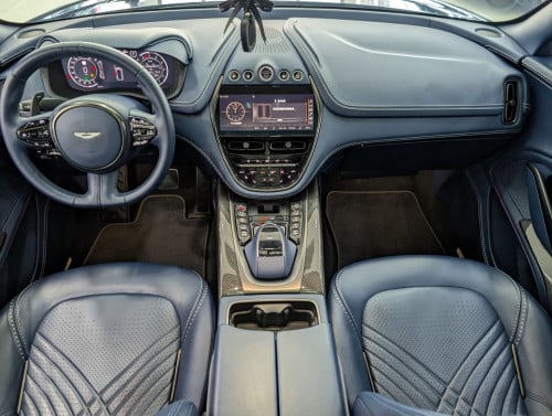 Aston DBX 2021