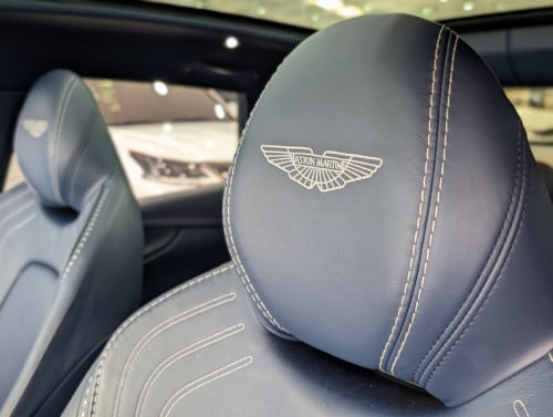Aston DBX 2021