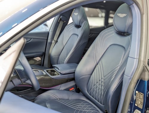 Aston DBX 2021
