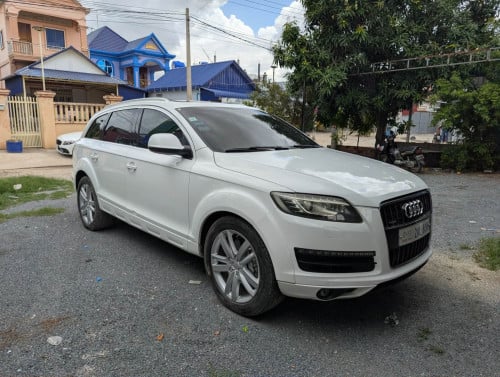Audi Q7 010 ម៉ាស៊ូត