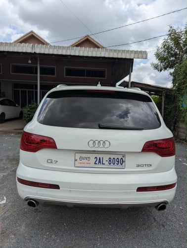 Audi Q7 010 ម៉ាស៊ូត