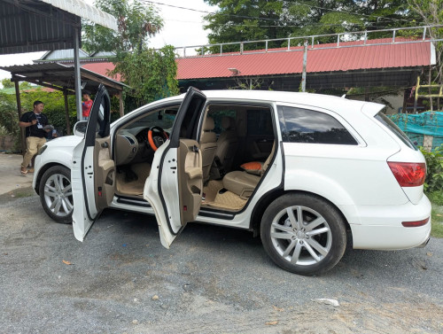 Audi Q7 010 ម៉ាស៊ូត
